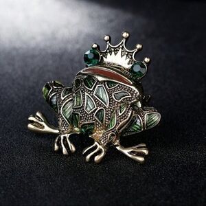 Cottagecore Frog Prince Brooch Gold Tone deep Green Jewel Eye Accent